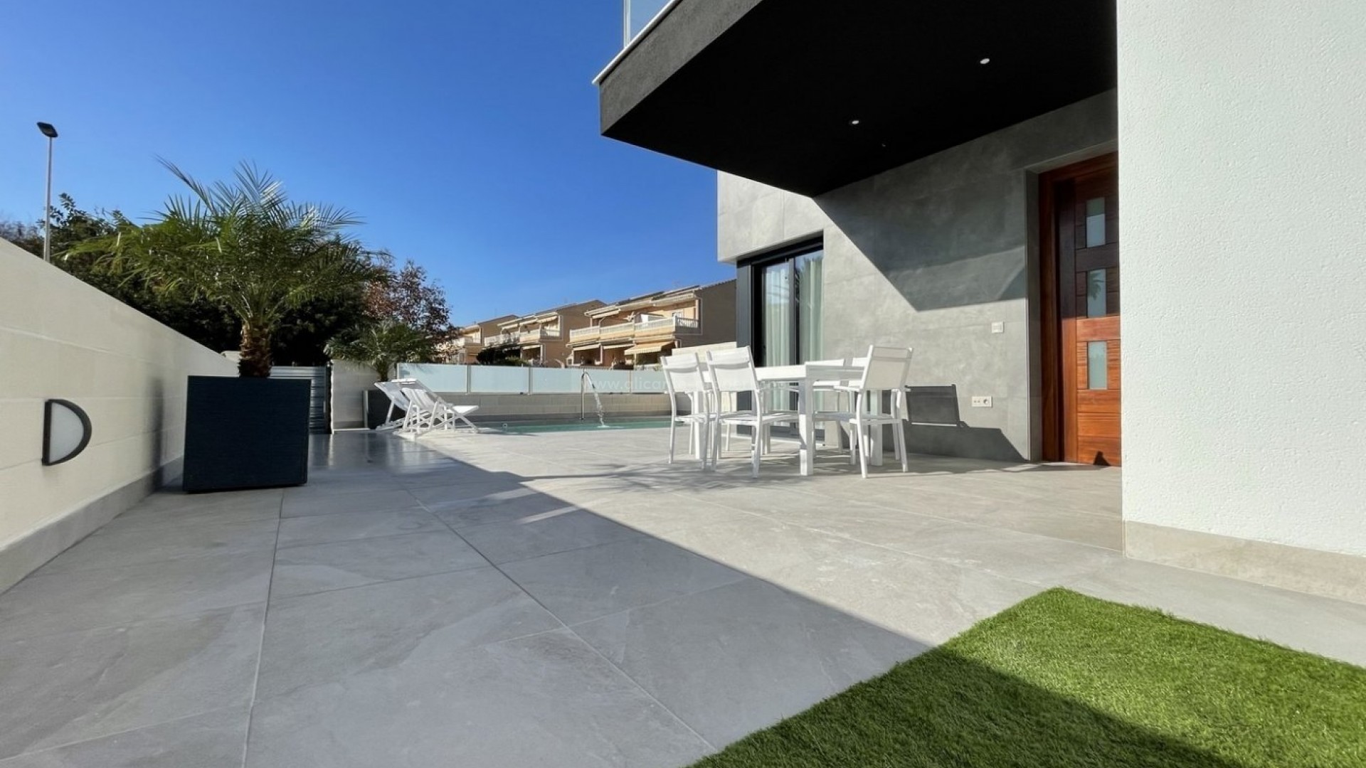 Helt nye hus/villaer i Los Altos de Torrevieja, 3 soverom (et med walk-in-garderobe) , 2 bad, gjestetoalett, basseng, stor terrasse og solarium