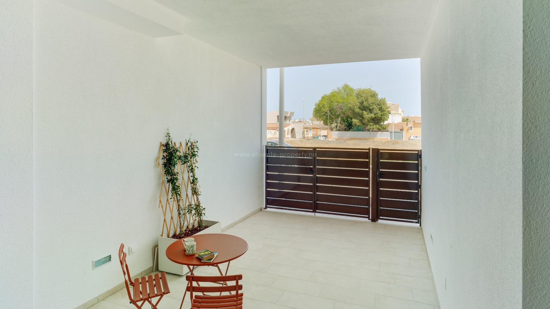 16 new bungalows and apartments in Pilar de La Horadada, 2/3 bedrooms, 2 bathrooms, communal pool, large terraces or roof terrace, private parking.