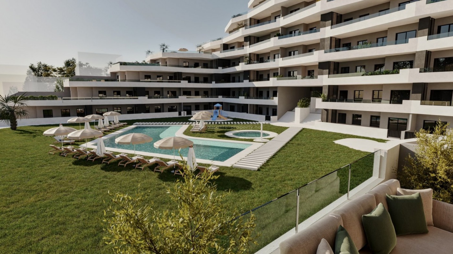 165 leiligheter i San Miguel de Salinas nær golfbaner, strand og kjøpesentre, 2,3 soverom, svømmebasseng og parkering, Moderne og energibesparende.