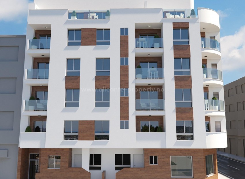 17 leiligheter/toppleiligheter i Torrevieja1/2 soverom,1/2 bad, åpen kjøkkenløsning med stue, felles solarium med svømmebasseng