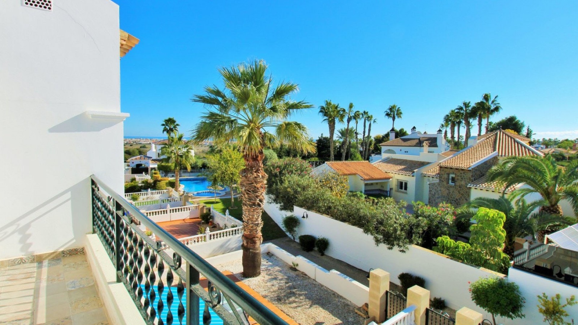 2. Town house in Villamartín