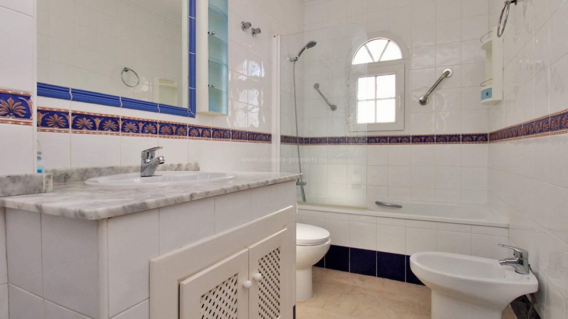 2. Town house in Villamartín