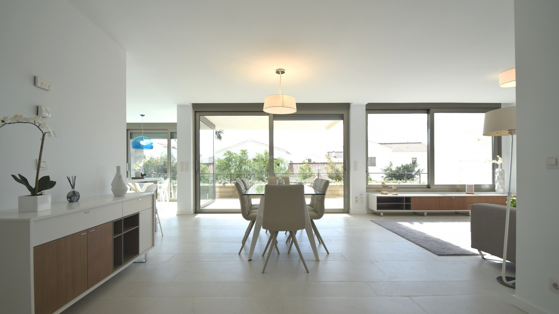 20 new modern apartments Santa Pola, 3 bedrooms, 2 bathrooms, large terrace with sea and ocean views, gym, 2 pools, play area in luxury residential area.