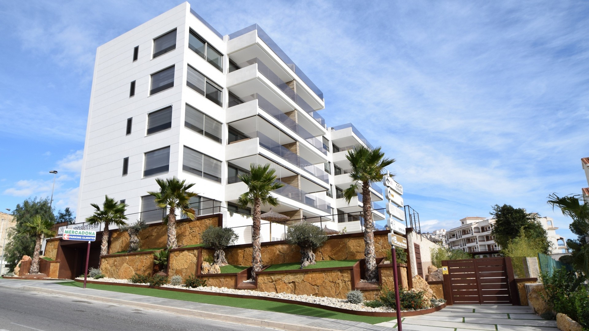 20 nye moderne leiligheter Santa Pola, 3 soverom, 2 bad, stor terrasse med hav- og havutsikt, treningsstudio, 2 bassenger, lekeområde i luksuriøst boligområde.
