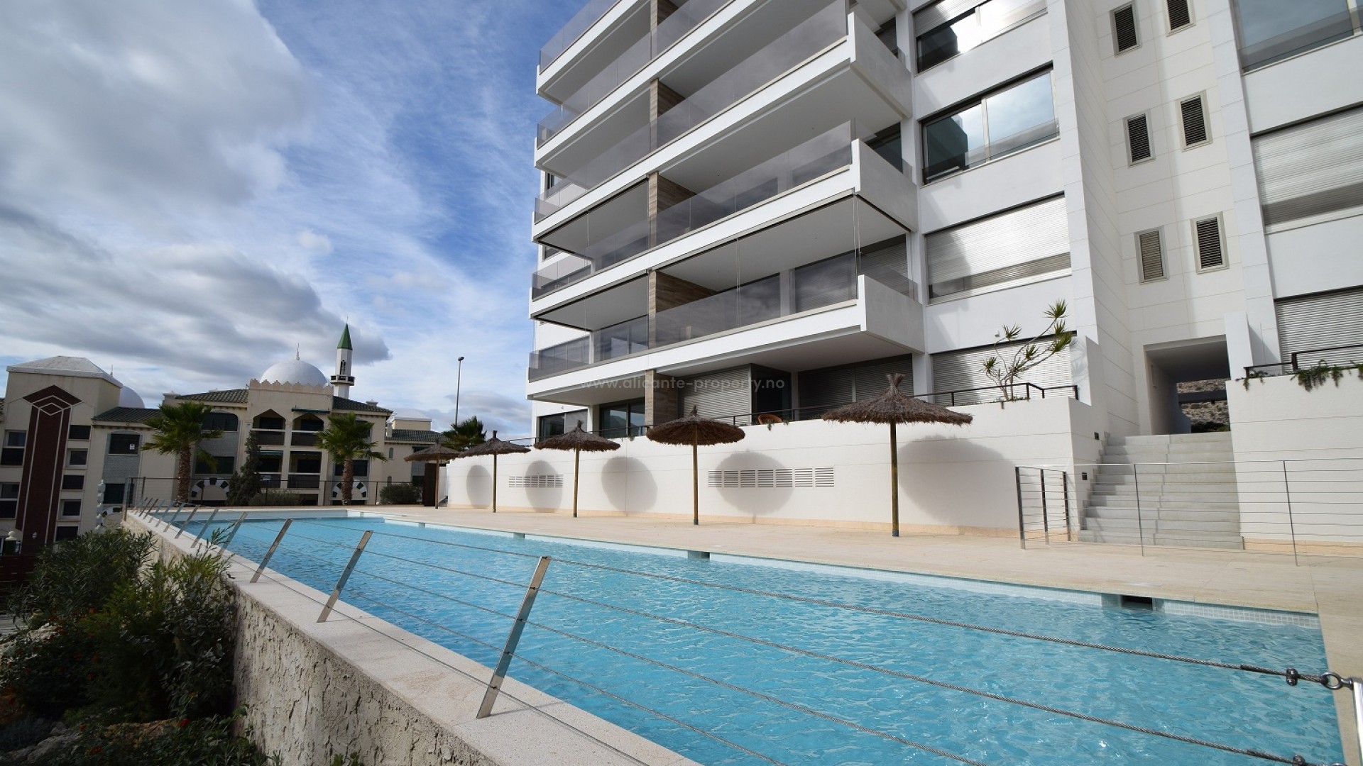 20 nye  moderne leiligheter Santa Pola, 3 soverom, 2 bad, stor terrasse med sjø- og havutsikt, gym, 2 bassenger, lekeområde i luksuriøst boligområde.