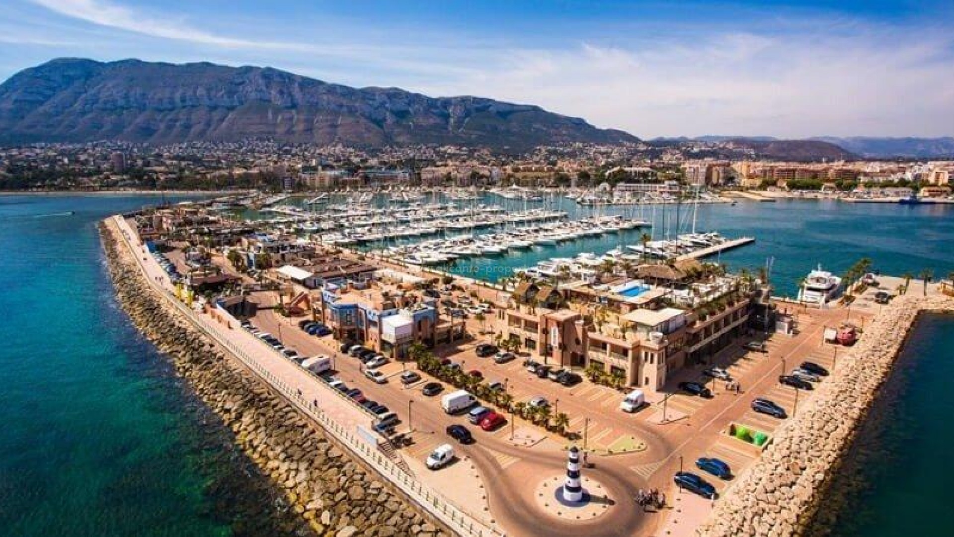 29 new apartments in Denia, 2/3 bedrooms, 2 bathrooms, shared pool, garden or solarium, parking, unbeatable location 100 meters from beaches, 2 km to the center