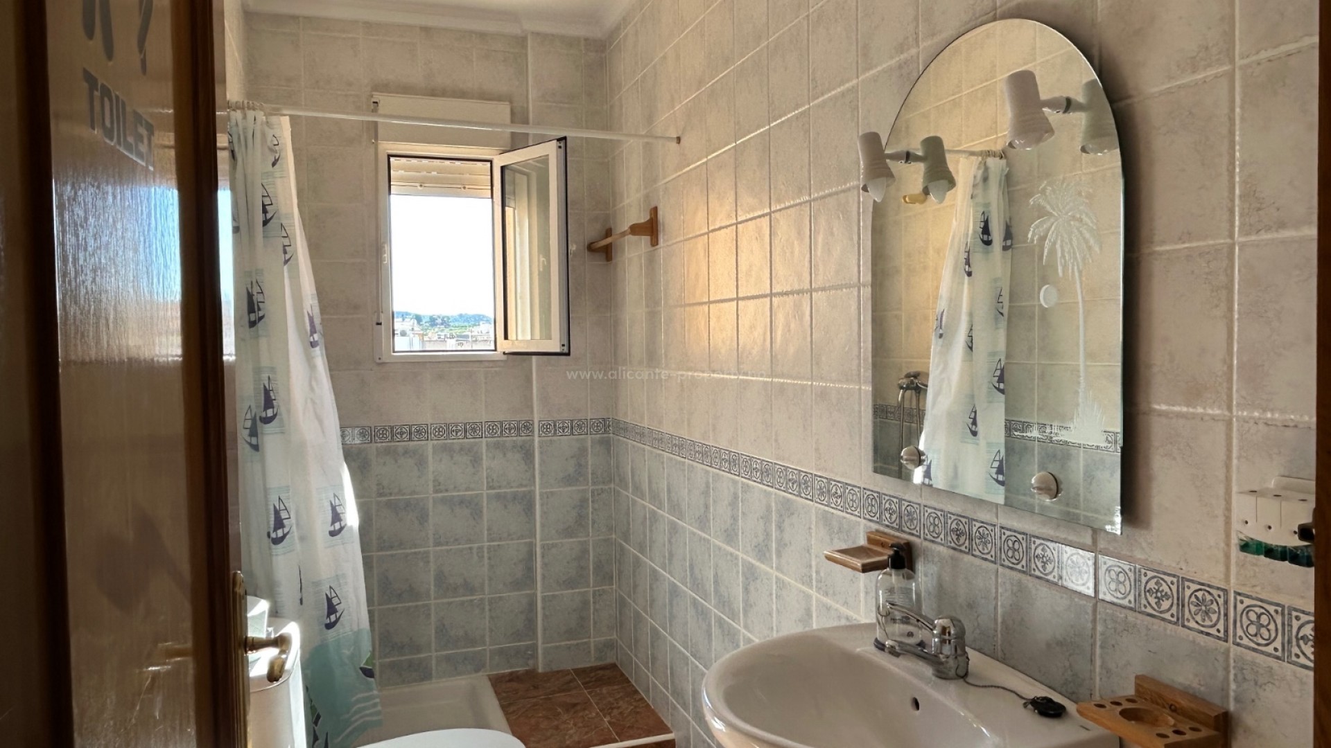 Apartamento / piso en pueblo