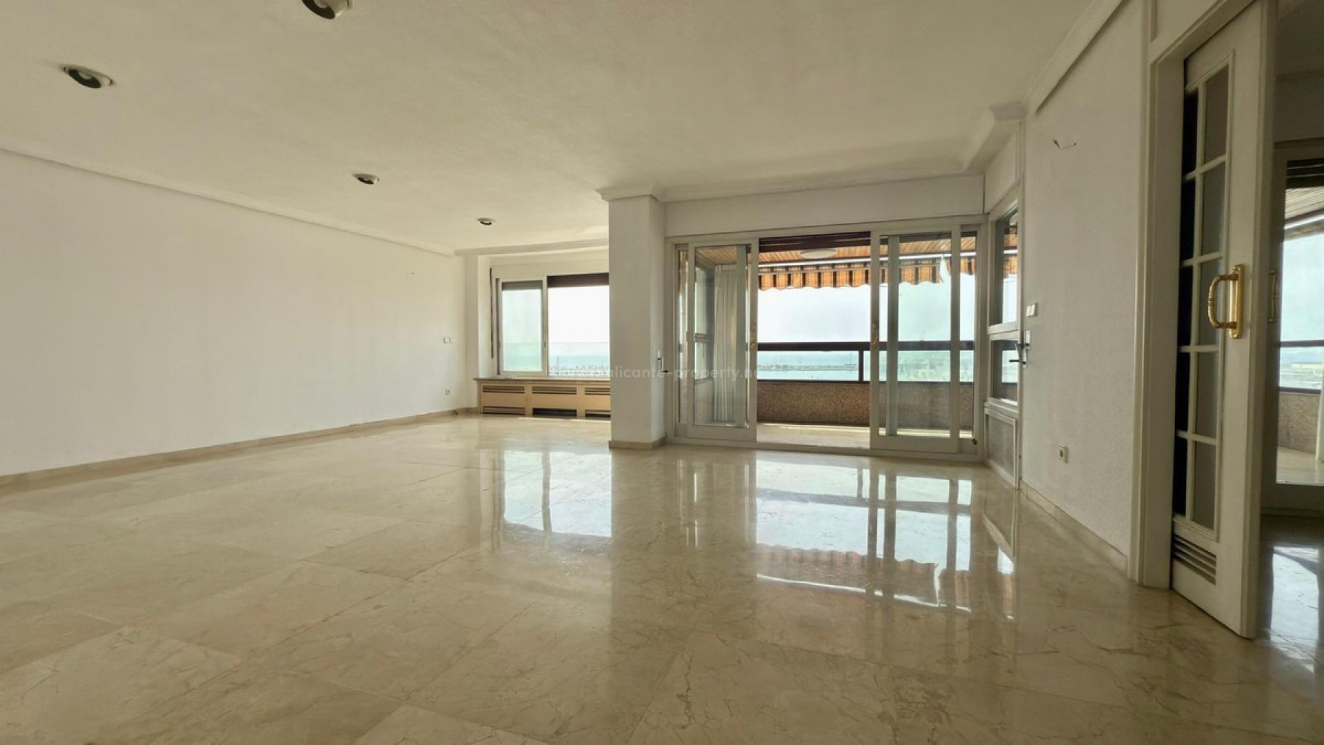 Apartment / flat in Alicante Centro