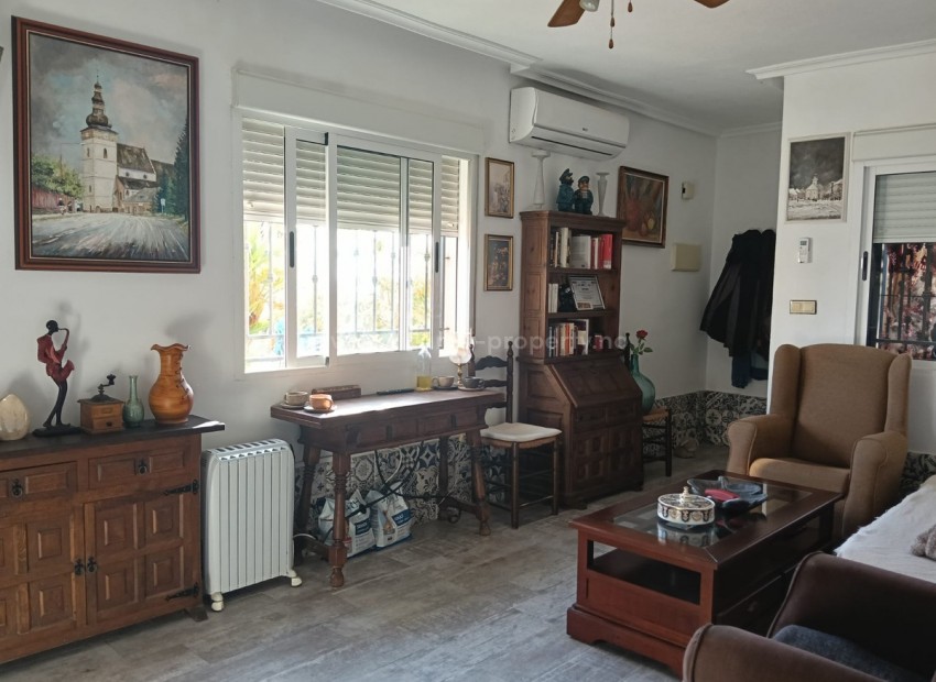 Apartment / flat in Los Montesinos Centro