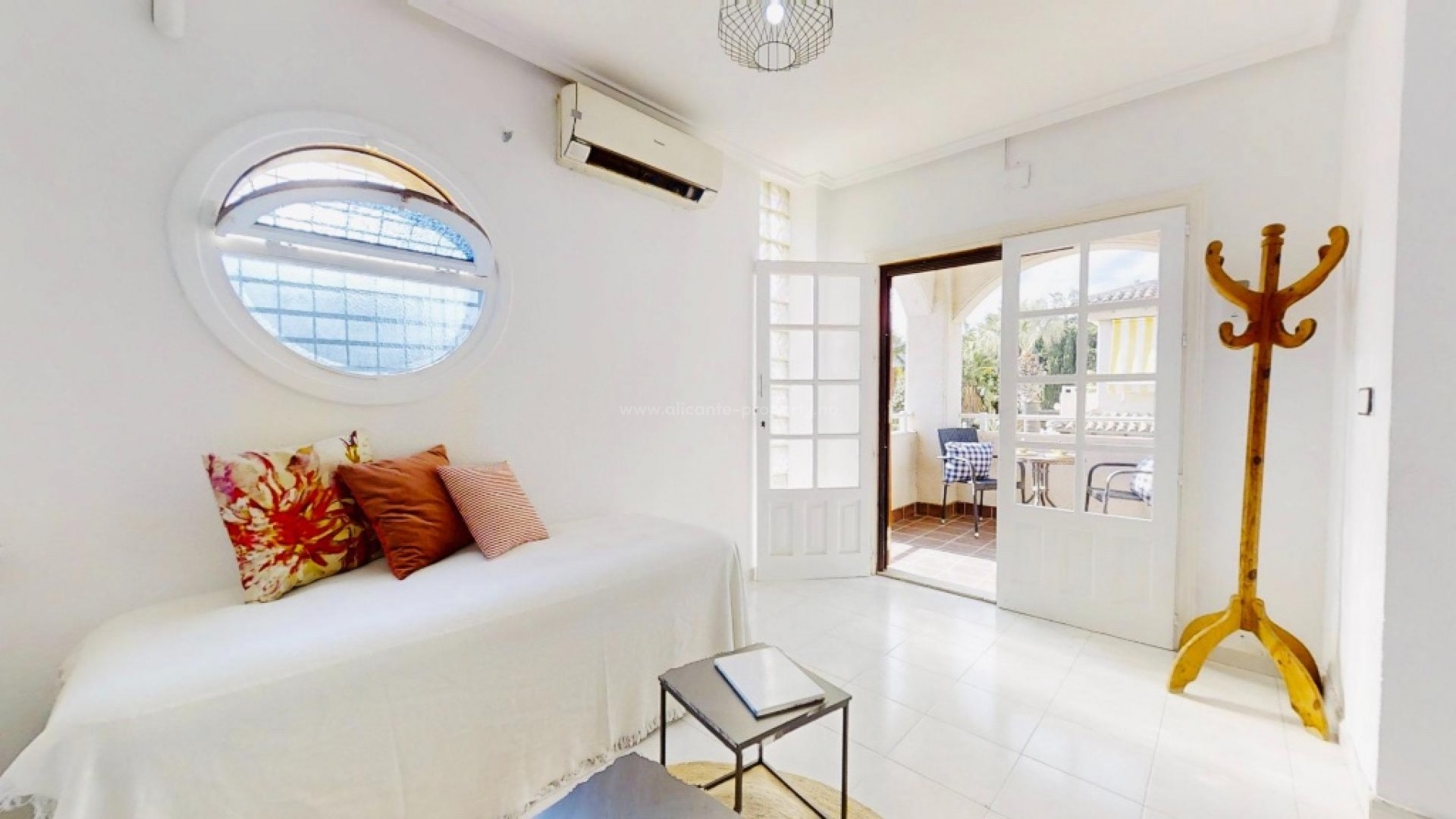 Apartment / flat in Punta Prima