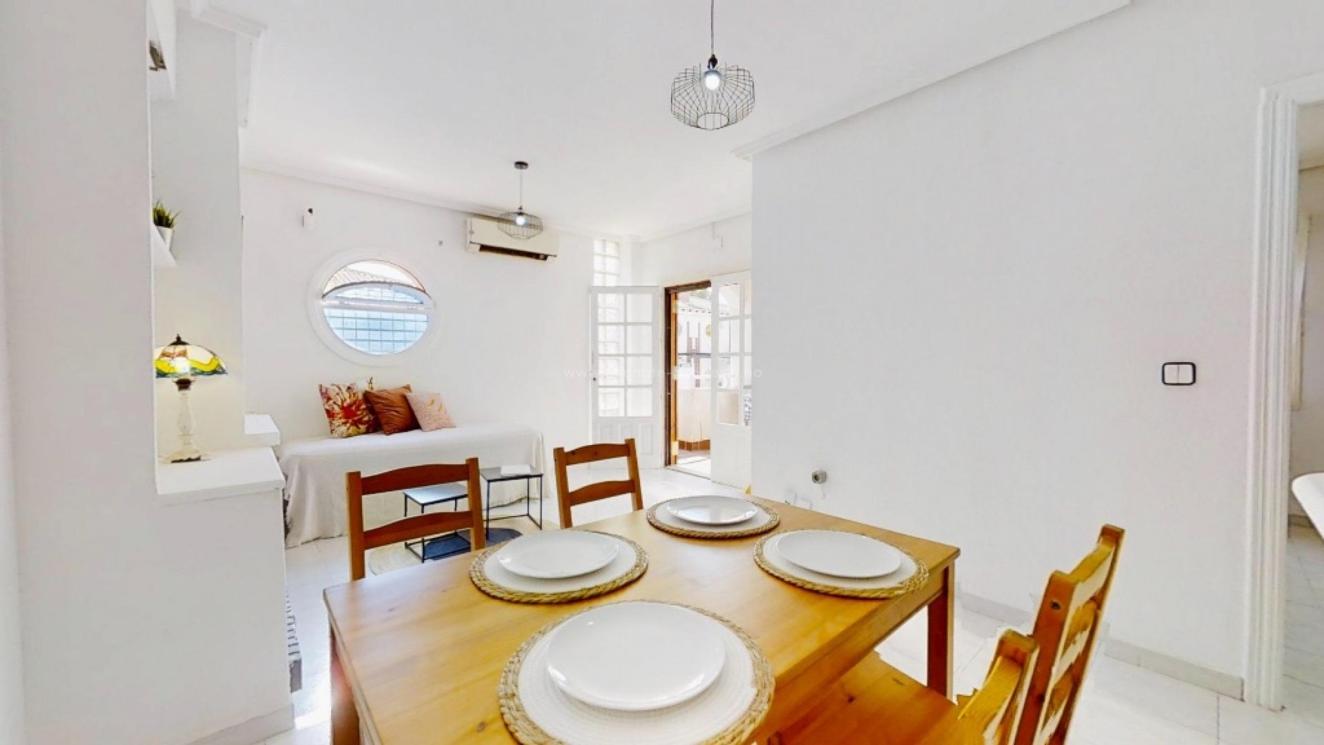 Apartment / flat in Punta Prima