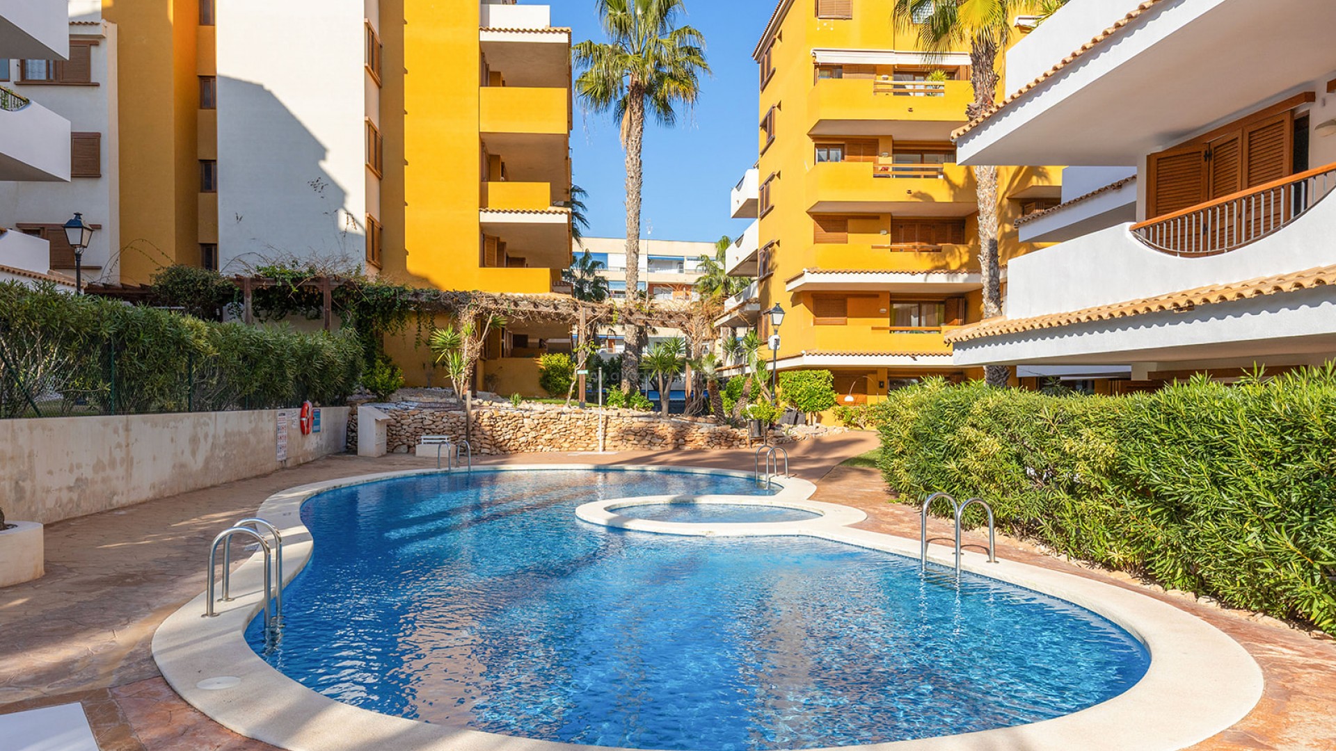 Apartment / flat in Punta Prima