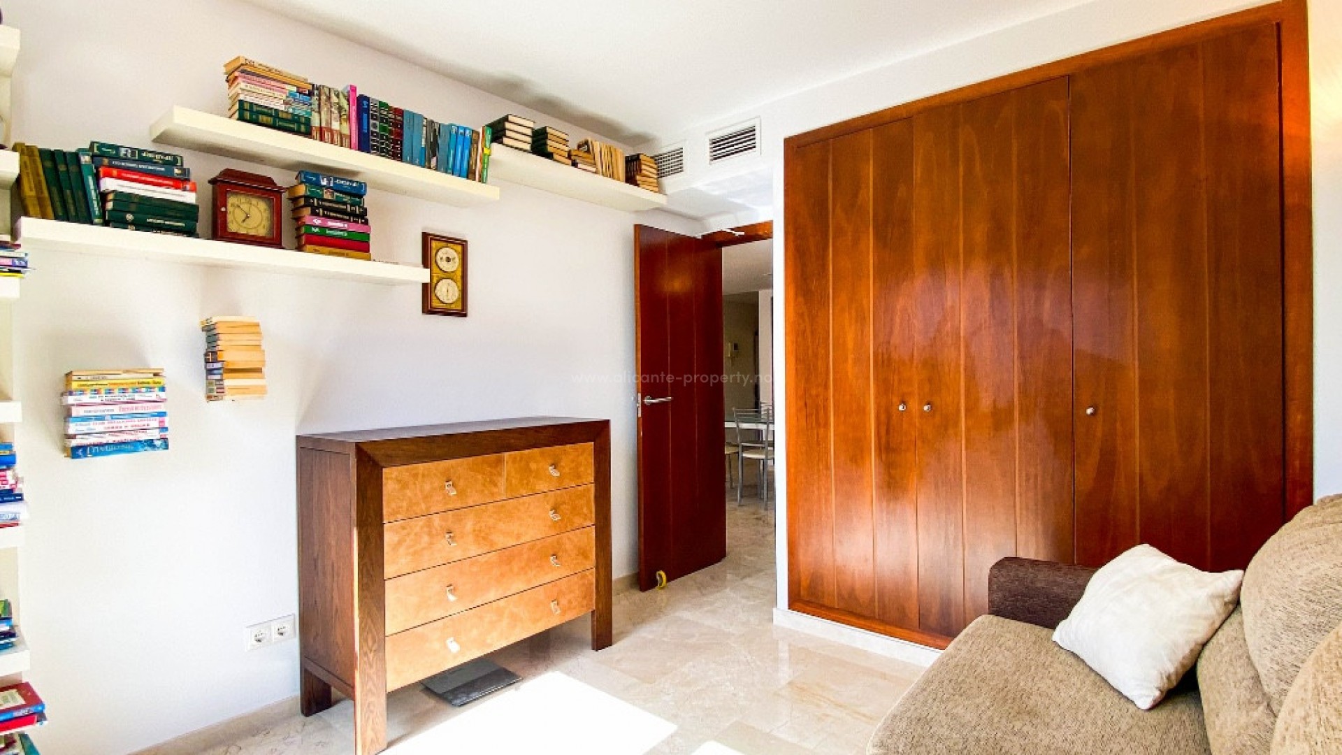 Apartment / flat in Punta Prima