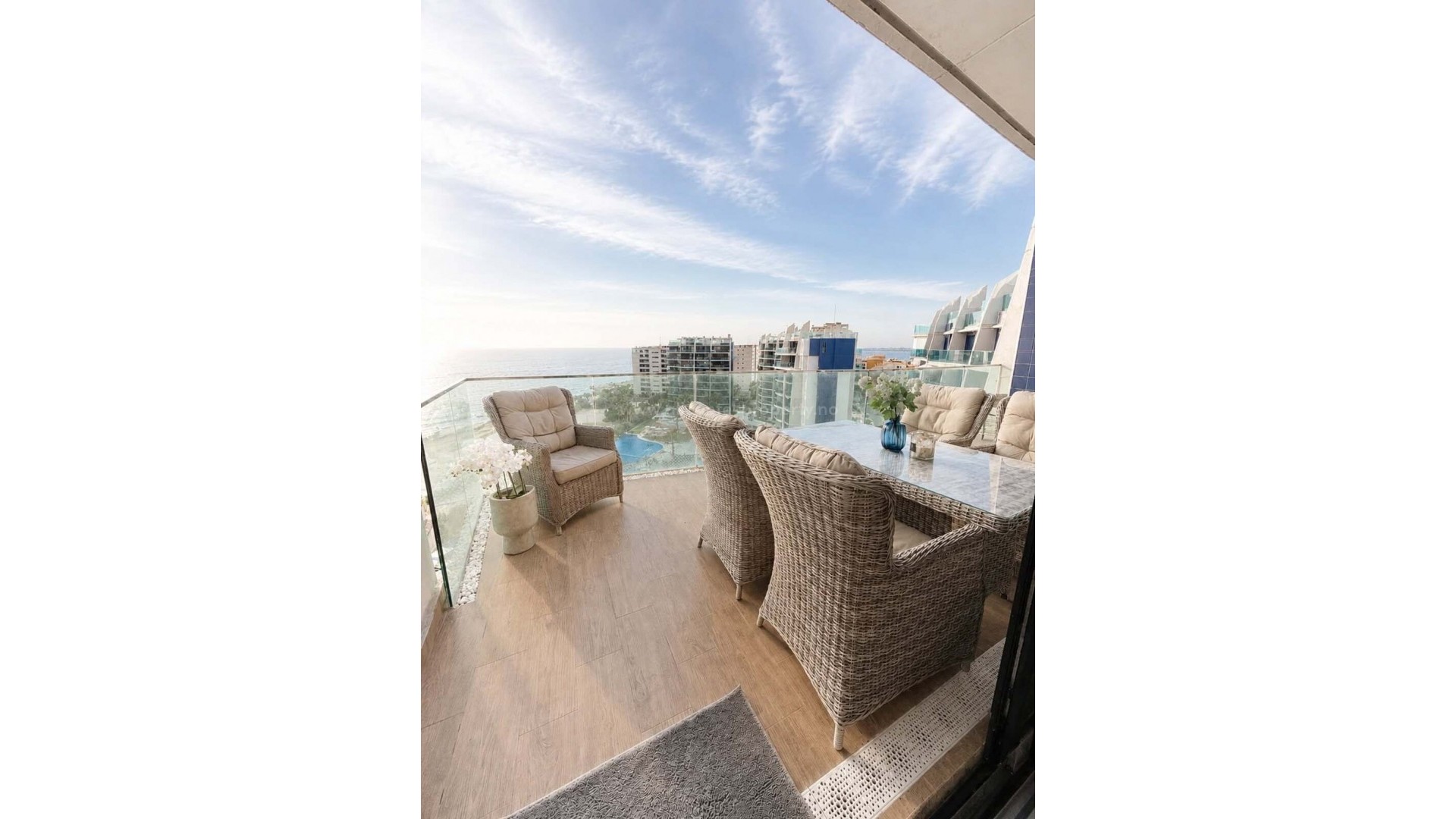 Apartment / flat in Punta Prima