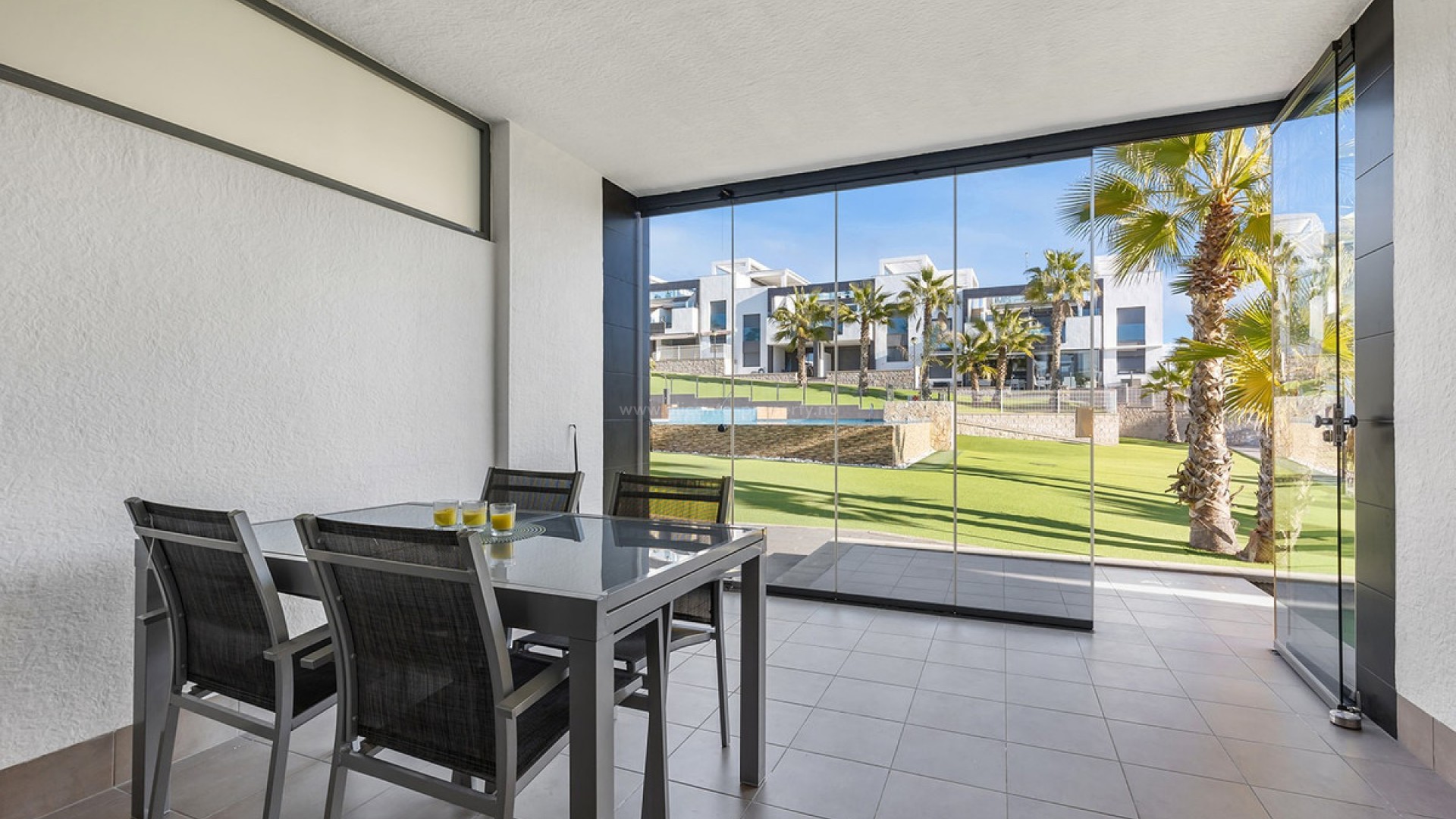 Apartment / flat in Punta Prima