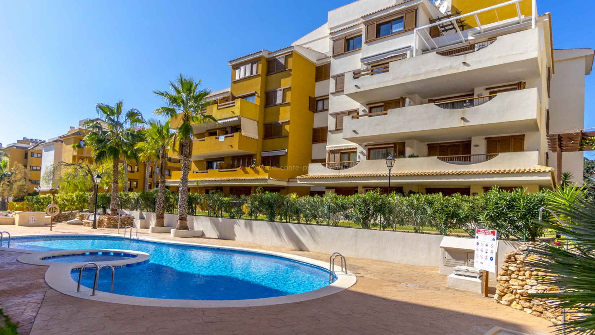 Apartment / flat in Punta Prima