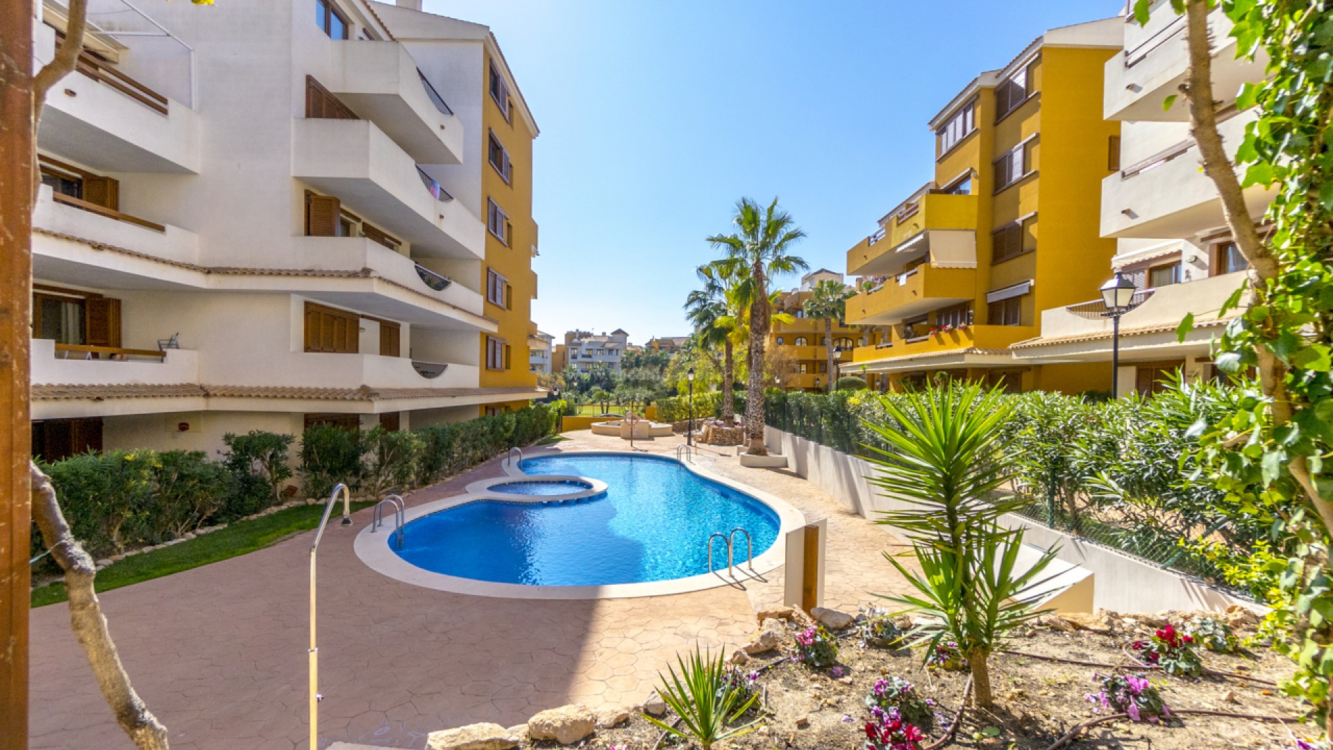 Apartment / flat in Punta Prima