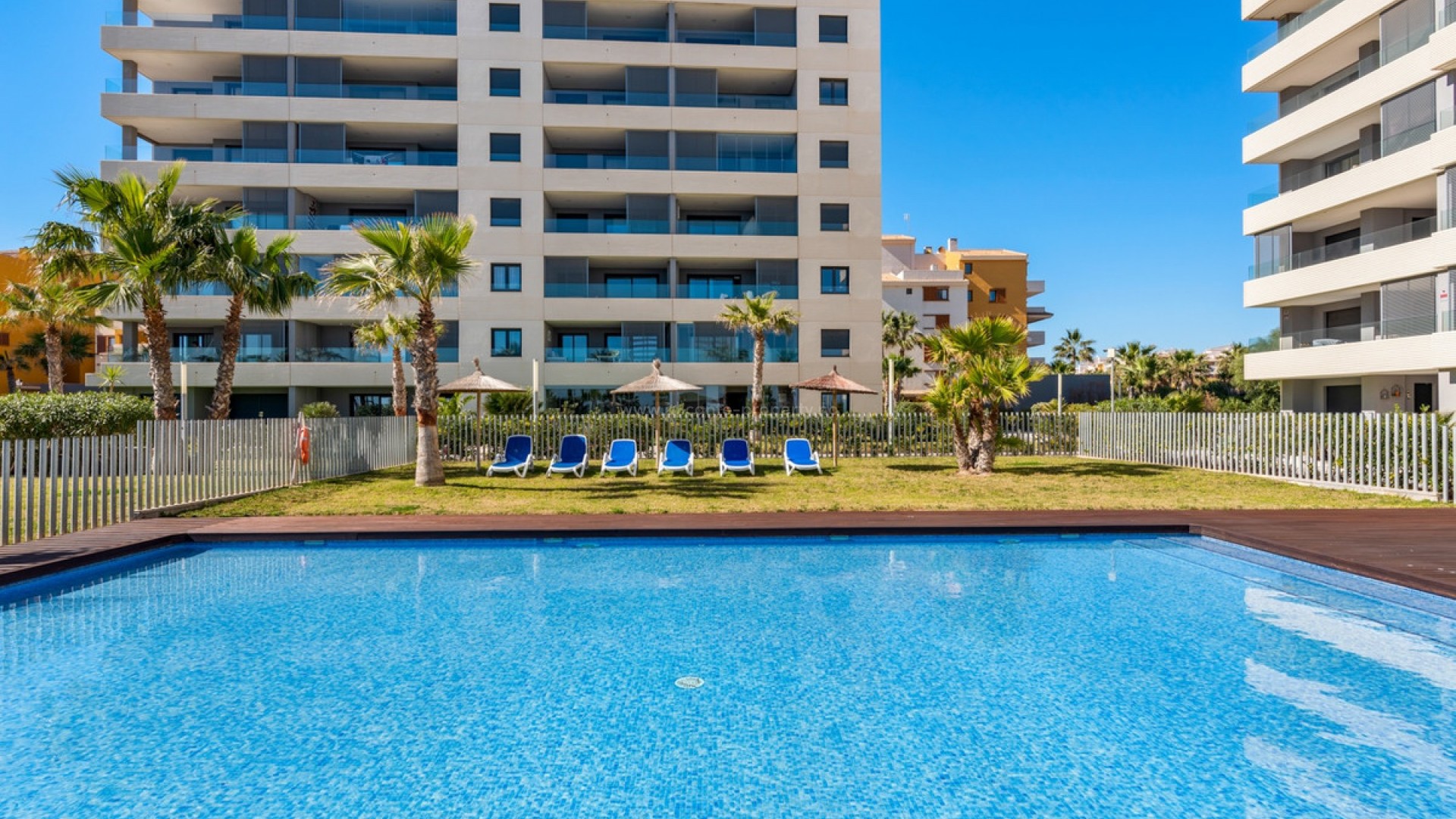 Apartment / flat in Punta Prima