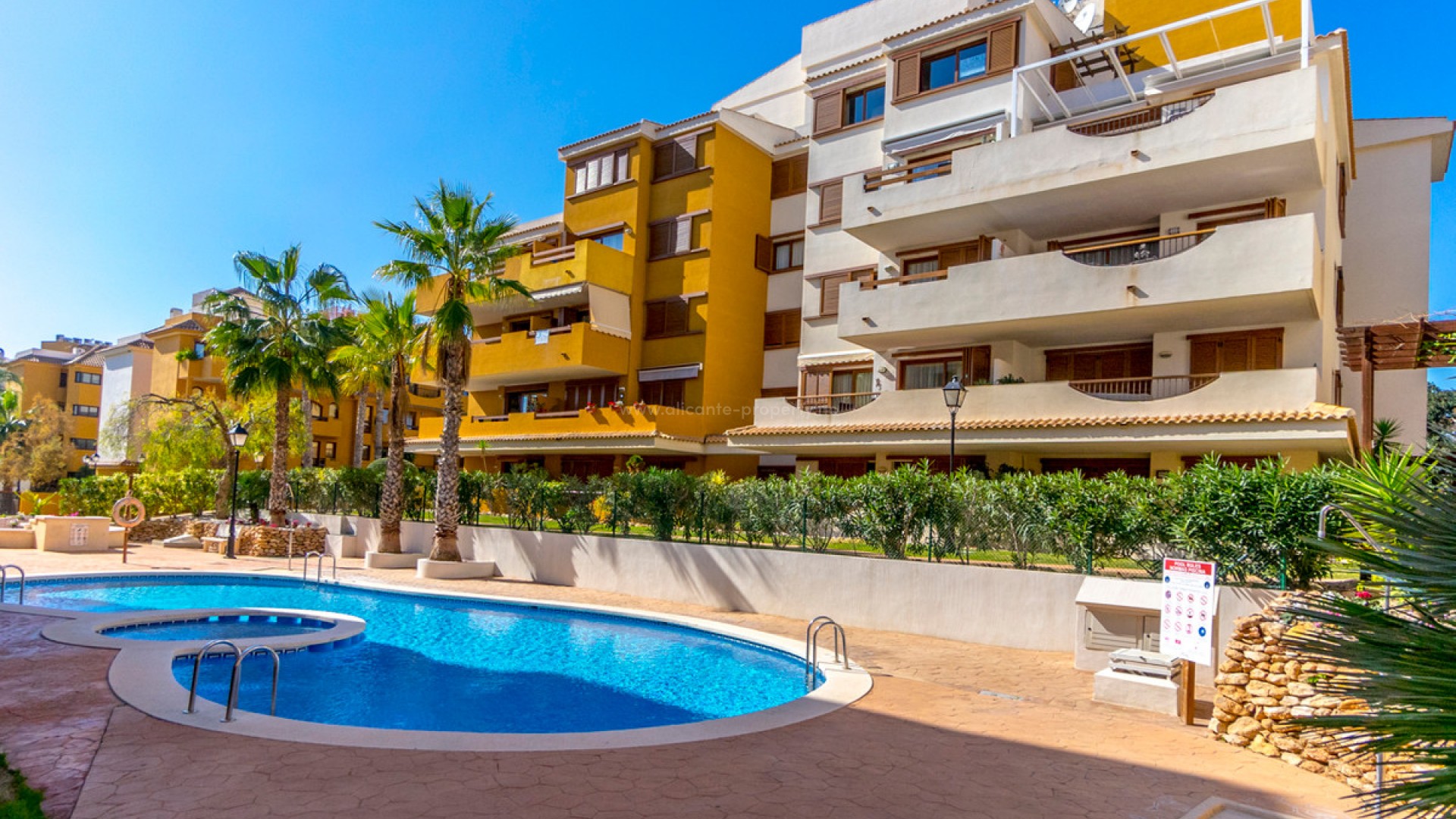 Apartment / flat in Punta Prima