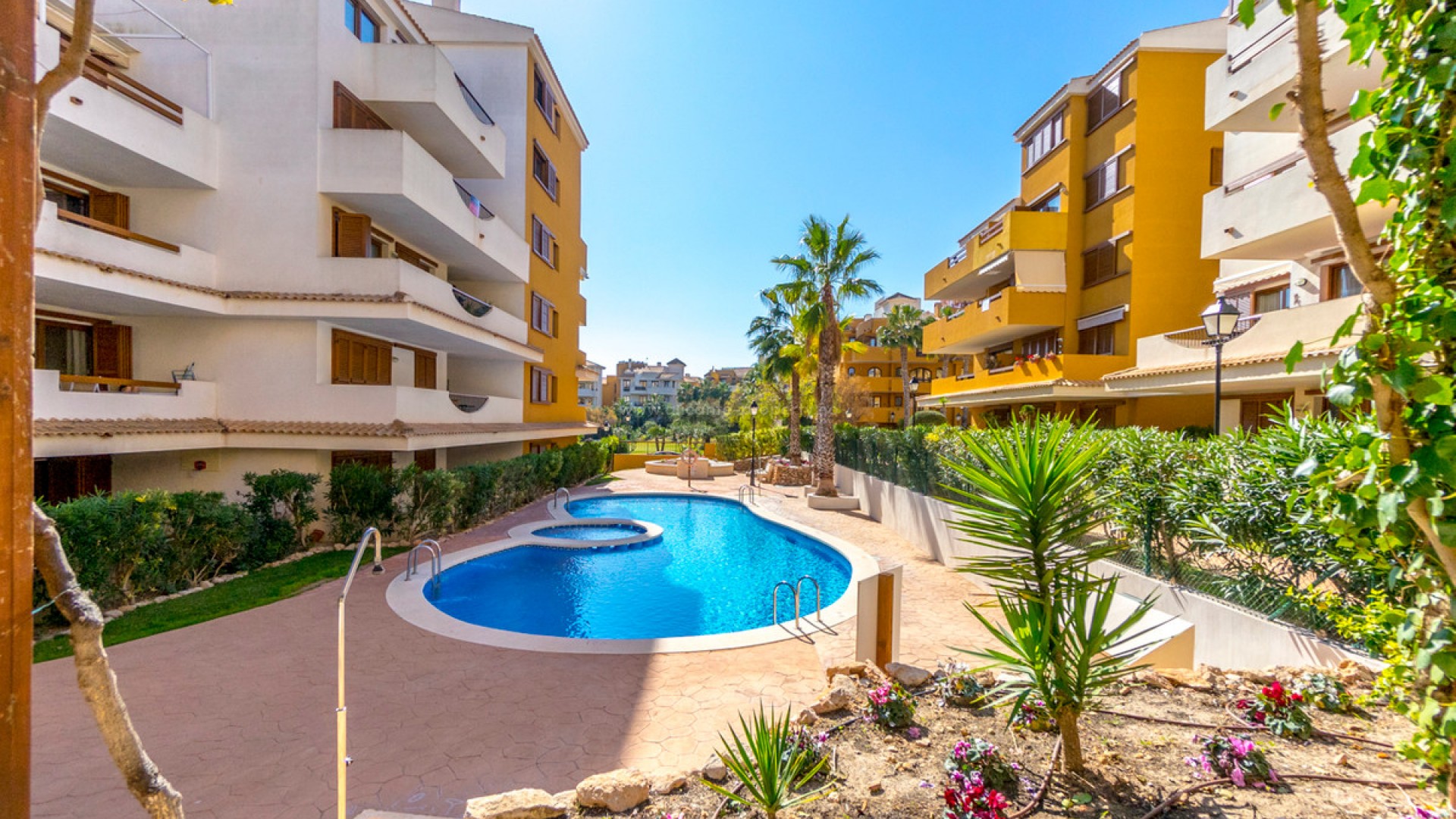 Apartment / flat in Punta Prima