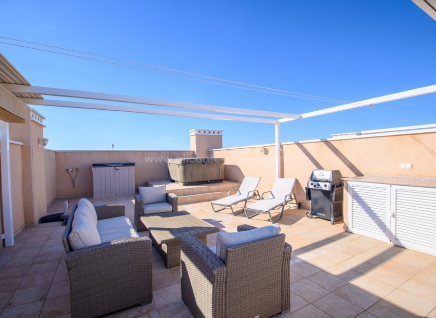 Apartment / flat in Punta Prima