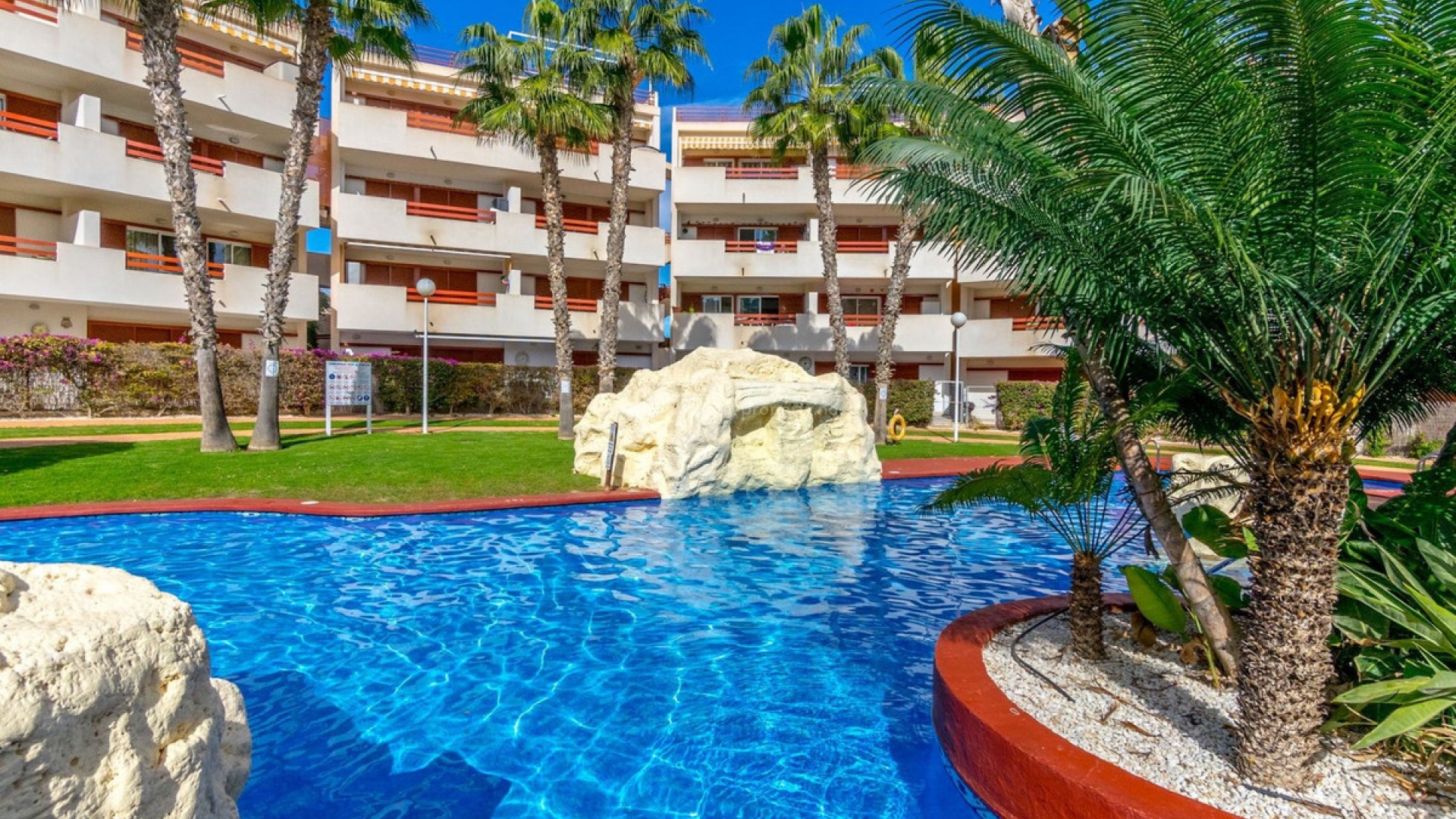 Apartment / flat in Punta Prima