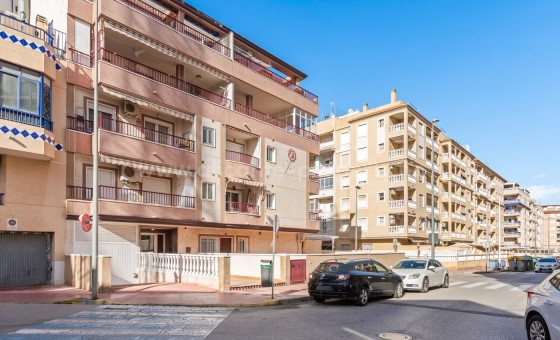 Apartment / flat - Resale - Guardamar del Segura -
                Pueblo