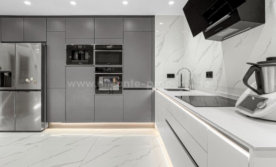 Apartment / flat - Resale - Torrevieja - Torrevieja Centro