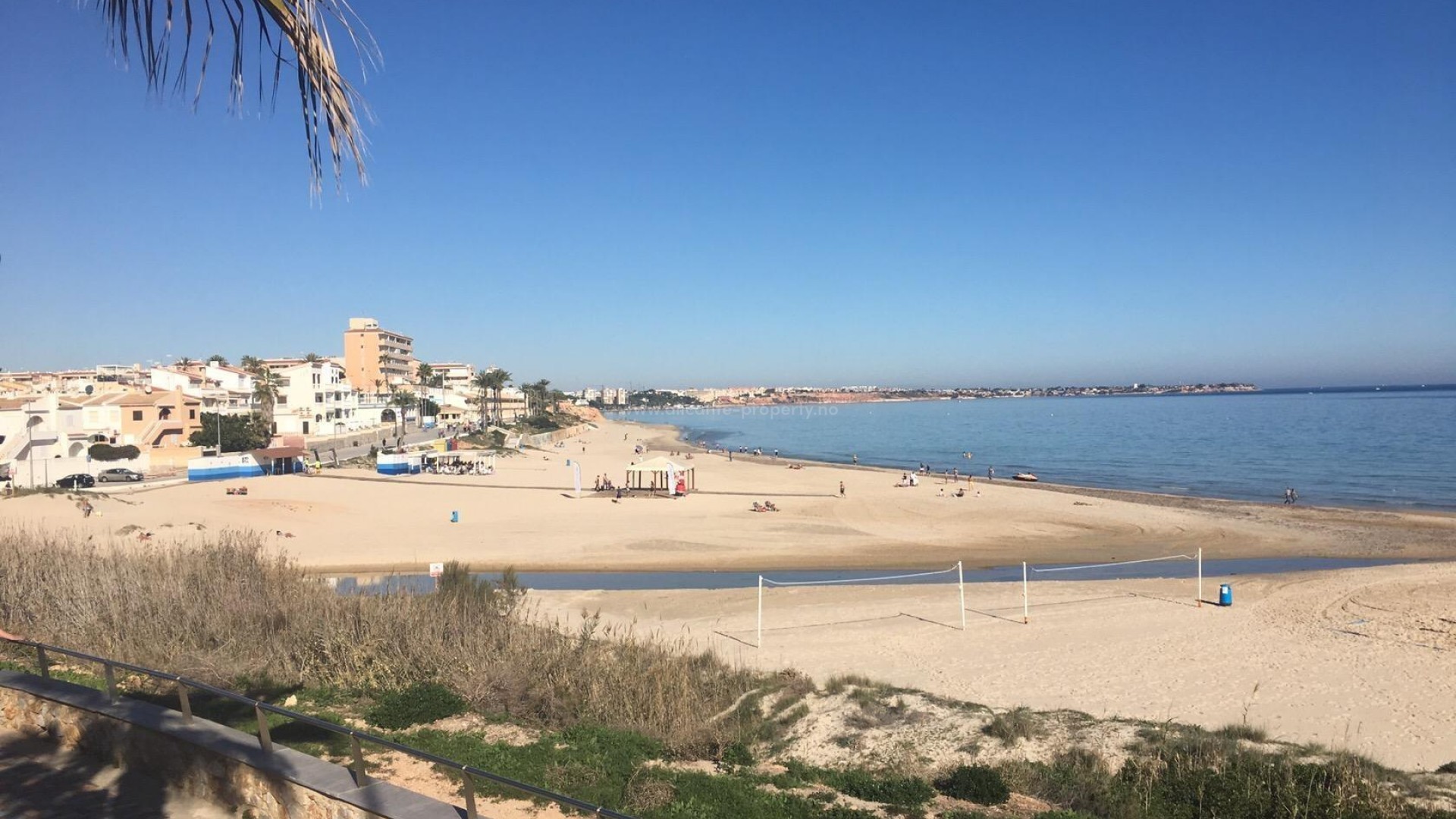 Apartments and bungalows in Pilar de La Horadada. Alicante, 2/3 bedrooms, 2 bathrooms, Bathrooms with underfloor heating. Installation of air conditioning, pool terrace