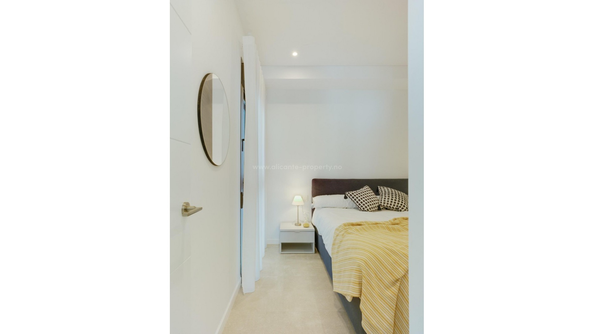 Apartments and bungalows in Pilar de La Horadada. Alicante, 2/3 bedrooms, 2 bathrooms, Bathrooms with underfloor heating. Installation of air conditioning, pool terrace