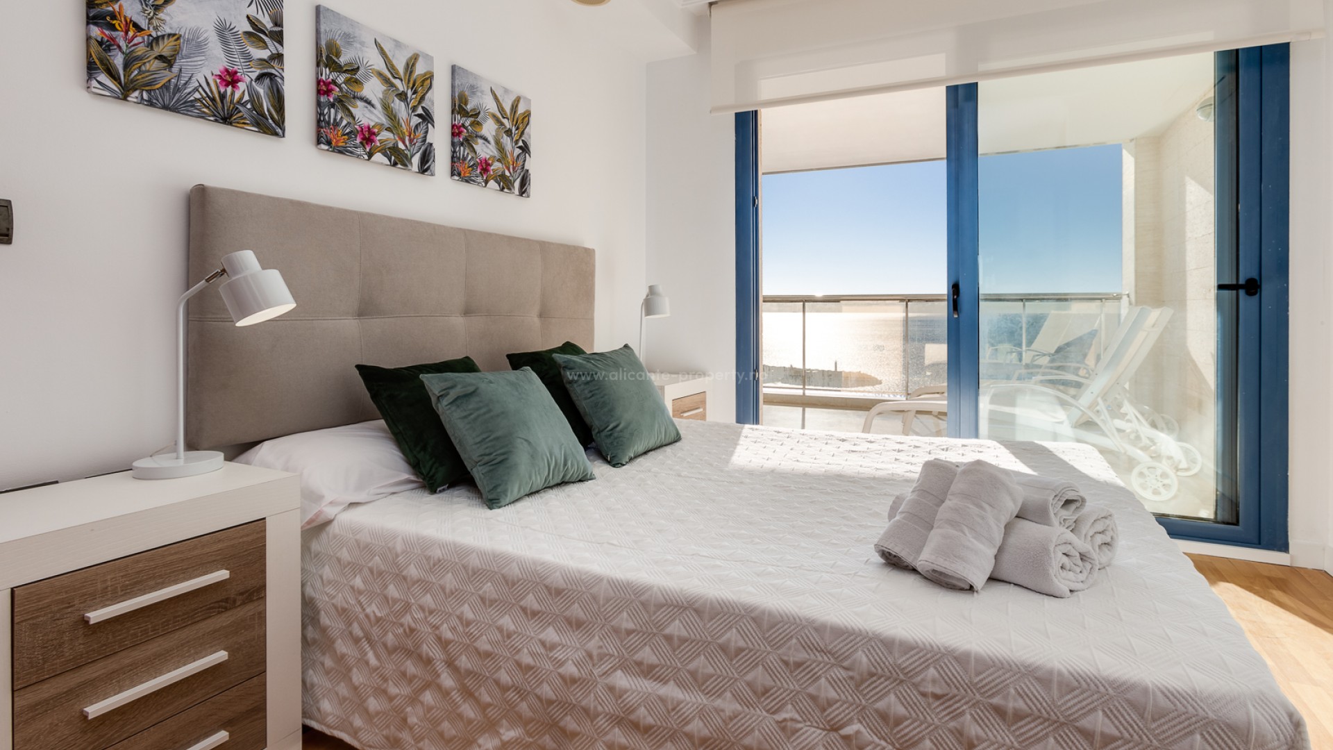 Apartments/flats by the beach in Altea, with fantastic views over the Mediterranean, first line apartments w/view, 82 m2, 2 bedrooms, 2 bathrooms