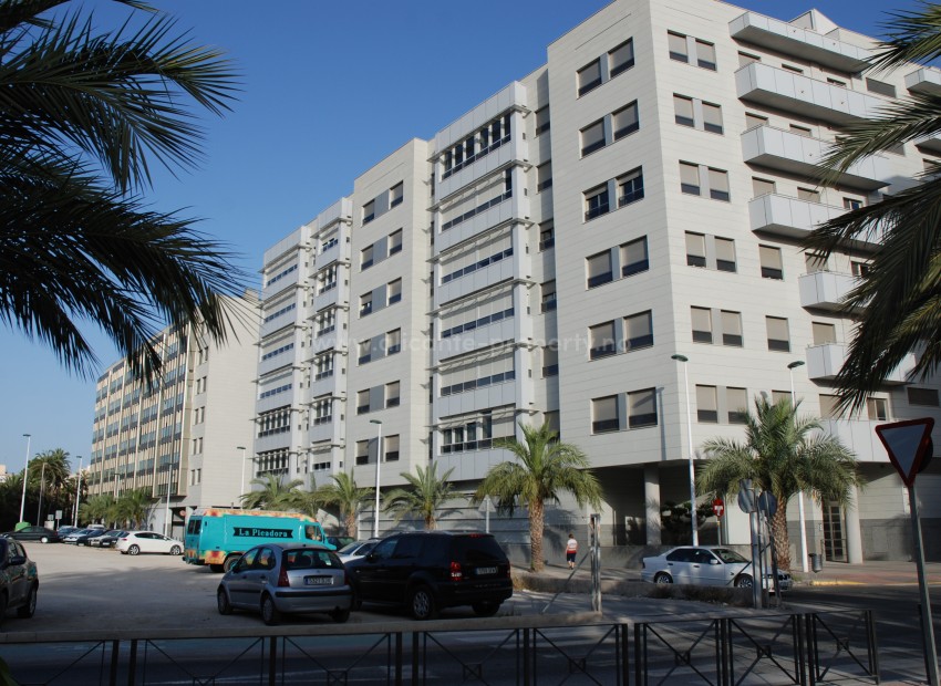 Apartments/flats in the center of Elche city - different sizes with 4, 3 and 2 bedrooms