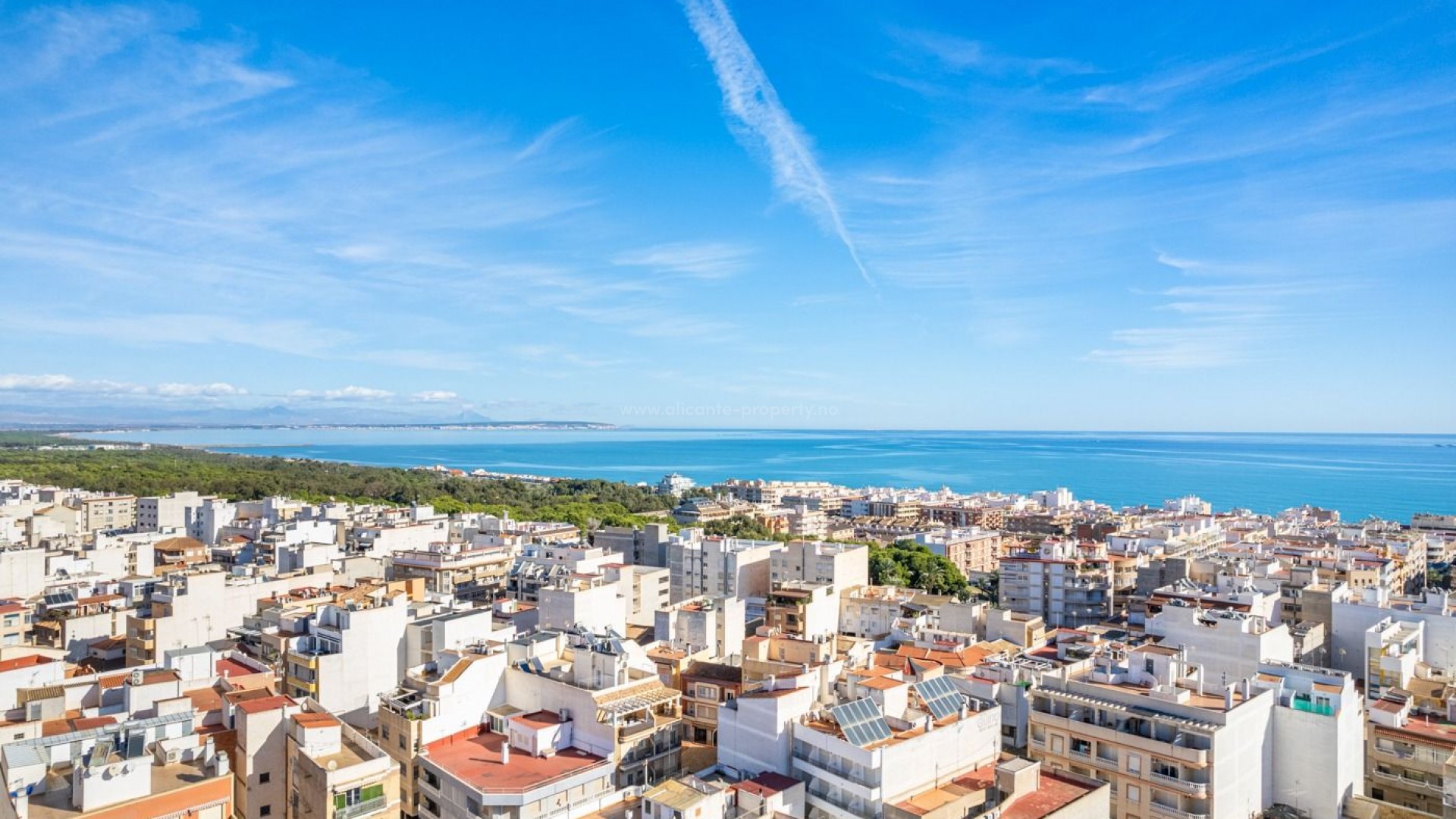 Apartments near the beach in Guardamar de Segura, 2/3 bedrooms, 2 bathrooms, large terraces, all with private solarium and storage room, underground parking