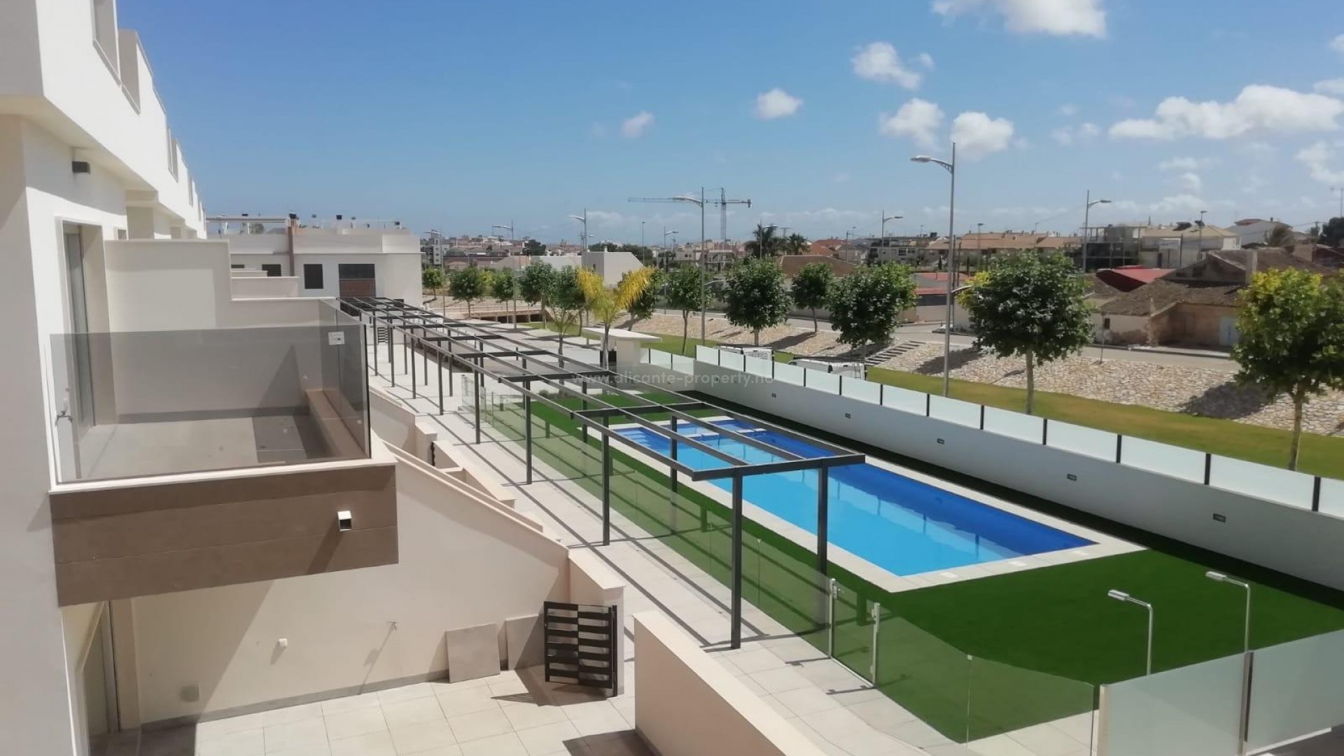 Brand new bungalow apartments in Pilar de La Horadada, 2 bedrooms, 2 bathrooms, terrace, private garden or top floor with private solarium, shared pool