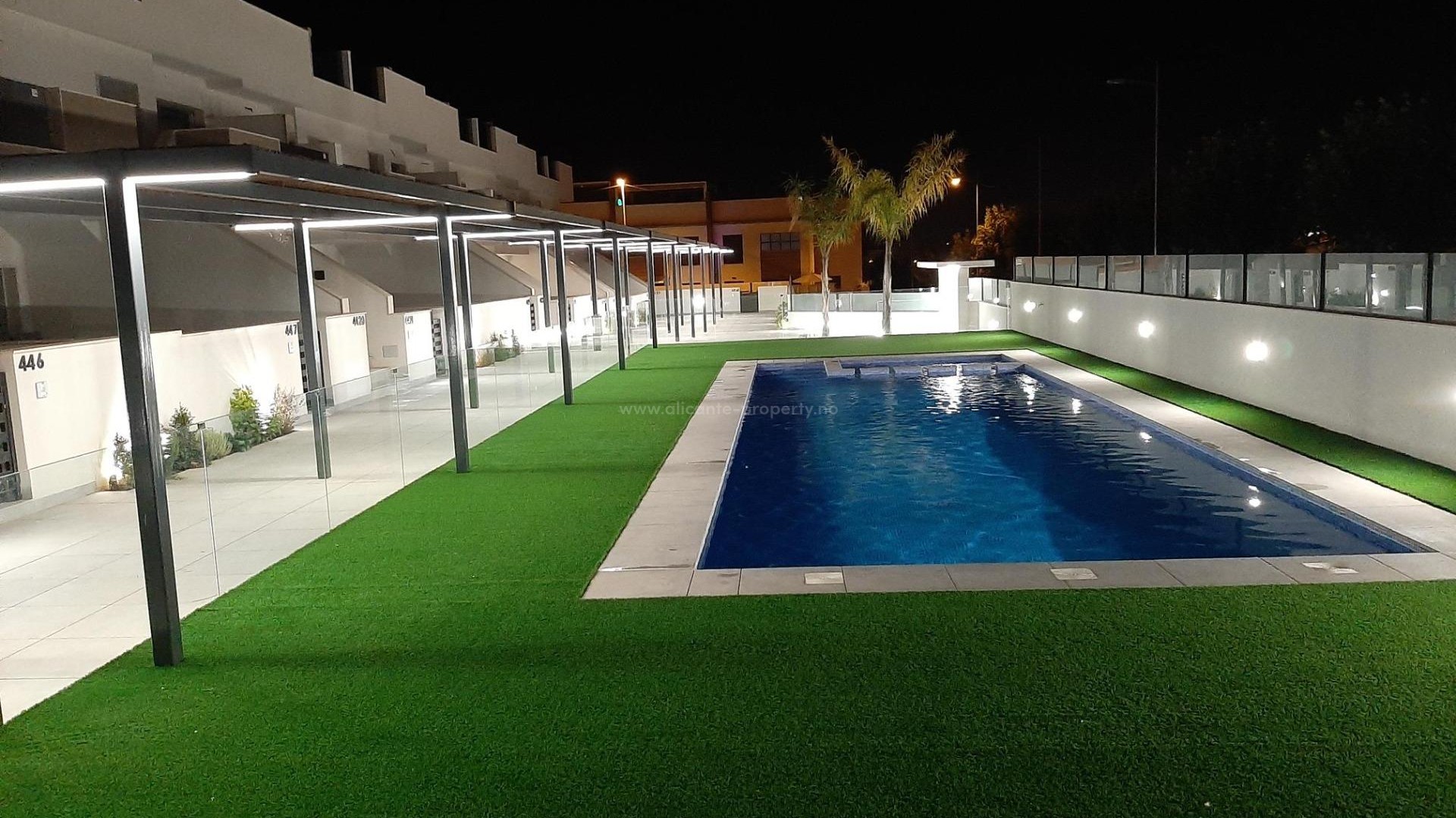 Brand new bungalow apartments in Pilar de La Horadada, 2 bedrooms, 2 bathrooms, terrace, private garden or top floor with private solarium, shared pool