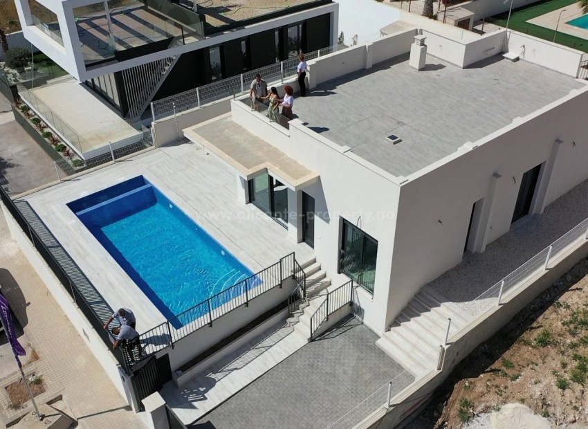 Brand new house in Polop, one floor, 3 bedrooms, 2 bathrooms and large terrace, garden w/pool and solarium, minimum plot of 400 m2, parking space