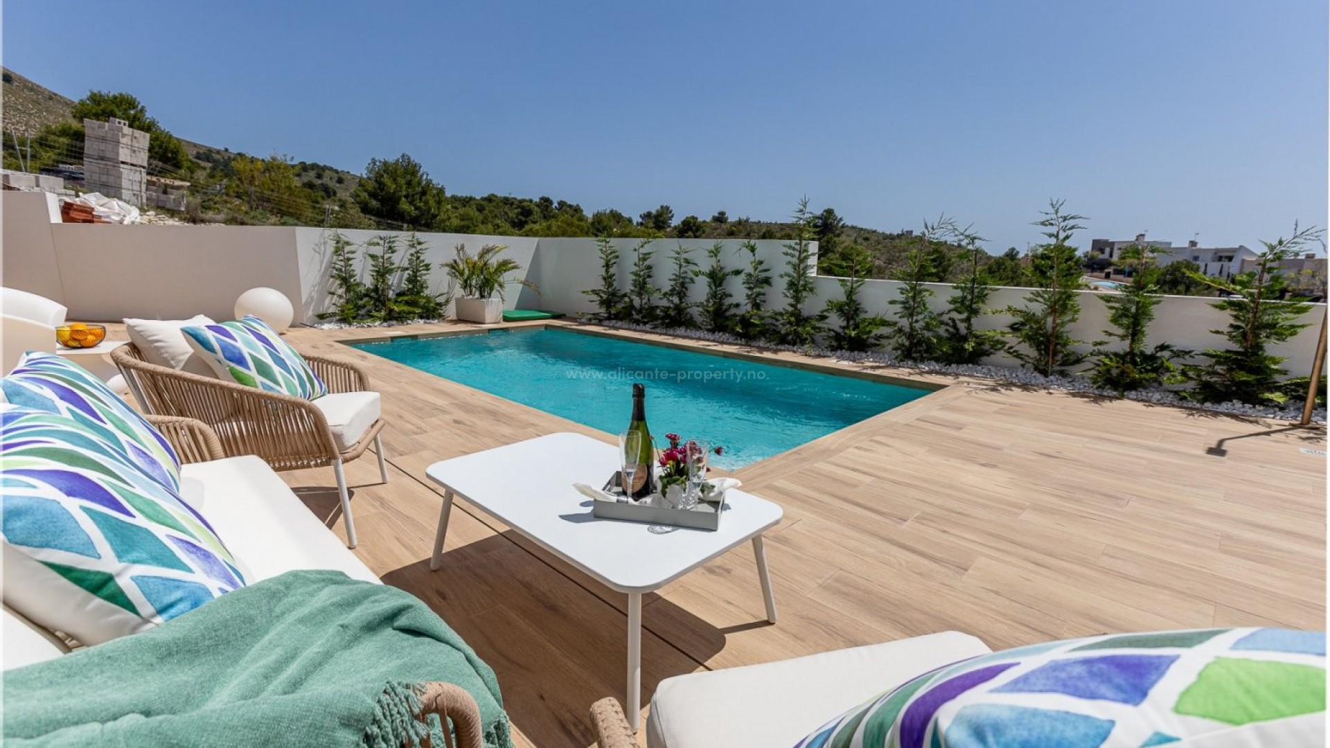 Brand new villas in Balcon de Finestrat, 3 bedrooms, 2 bathrooms, beautiful terrace and private garden with pool, 10 min to Benidorm
