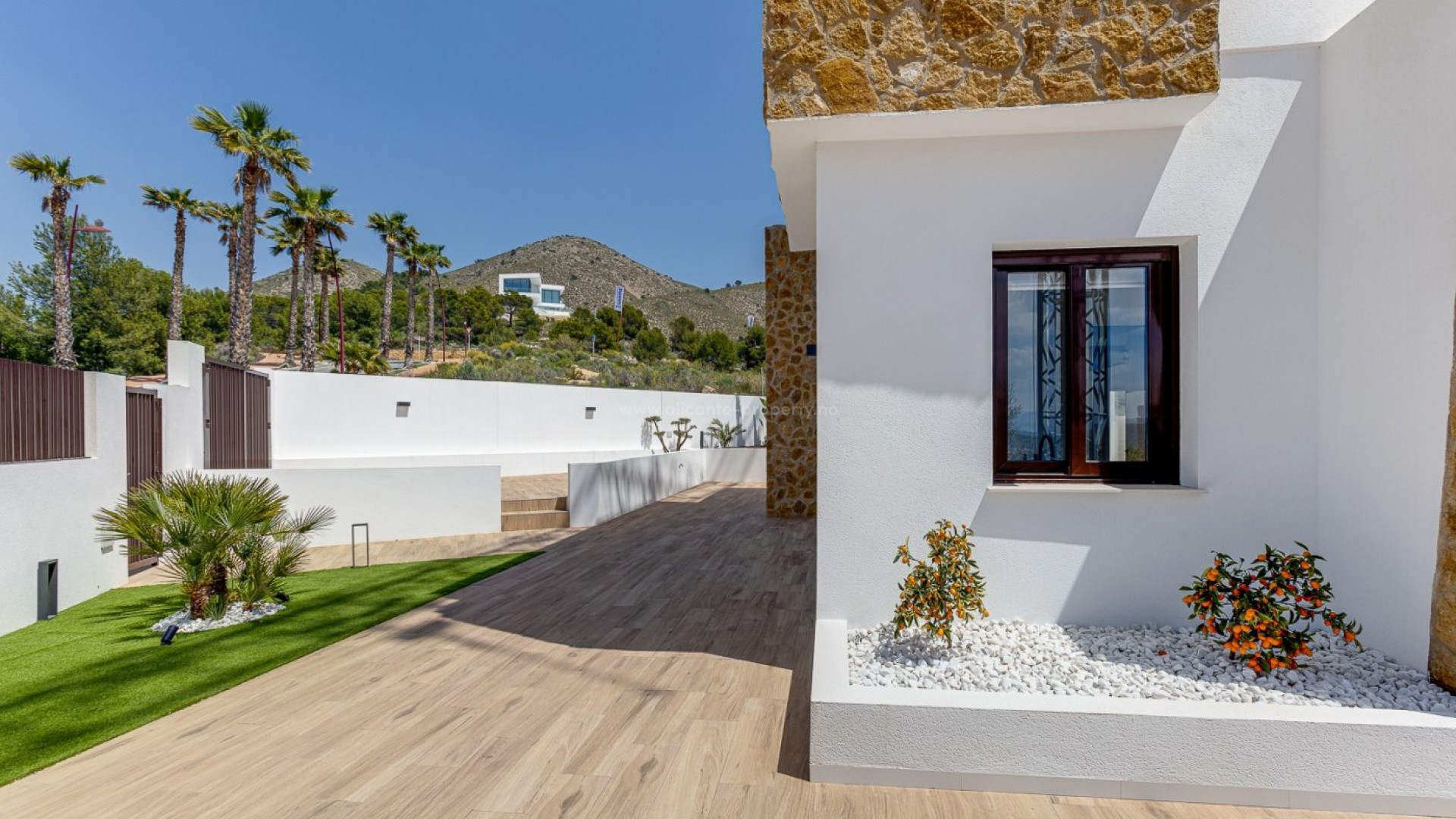 Brand new villas in Balcon de Finestrat, 3 bedrooms, 2 bathrooms, beautiful terrace and private garden with pool, 10 min to Benidorm