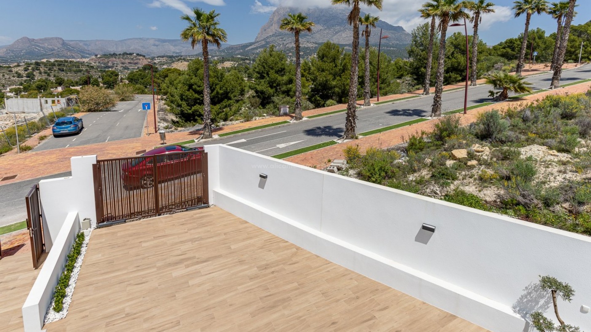 Brand new villas in Balcon de Finestrat, 3 bedrooms, 2 bathrooms, beautiful terrace and private garden with pool, 10 min to Benidorm