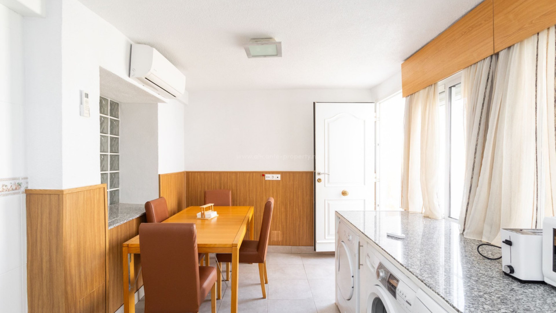 Bungalow en Los Montesinos Centro