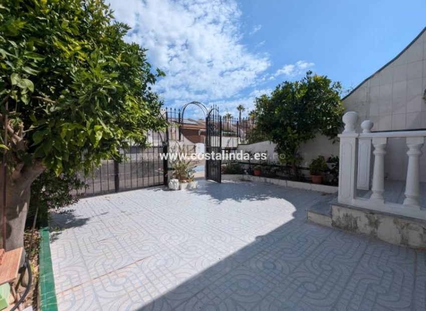 Bungalow in Los Alcazares