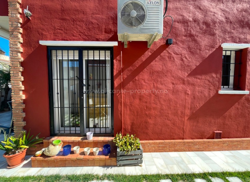 Bungalow in Torre De La Horadada