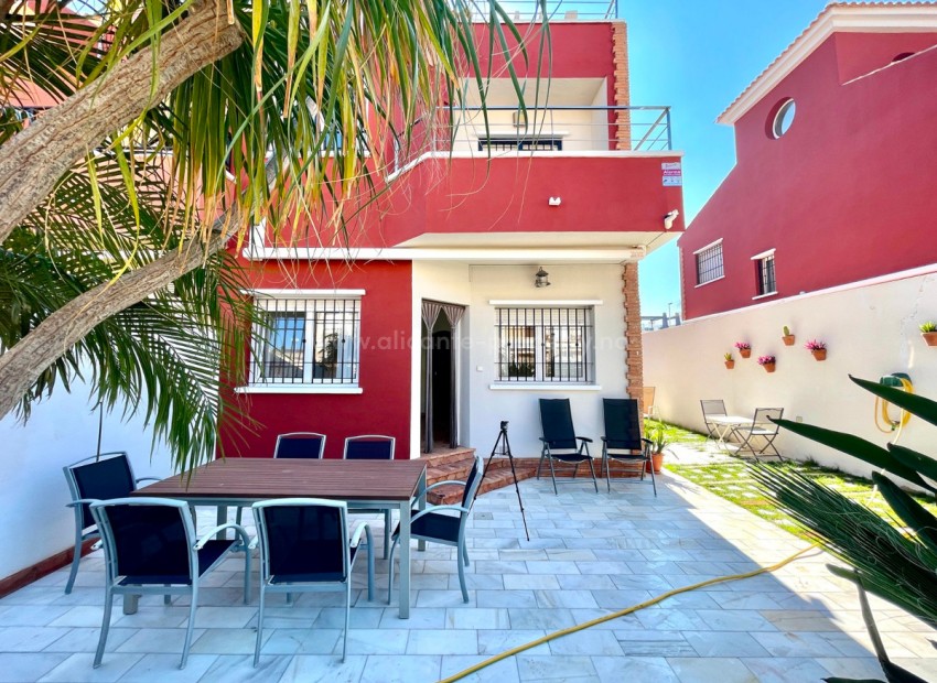 Bungalow in Torre De La Horadada