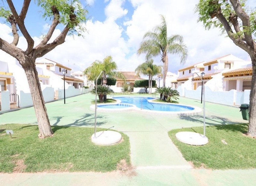 Bungalow in Torre De La Horadada