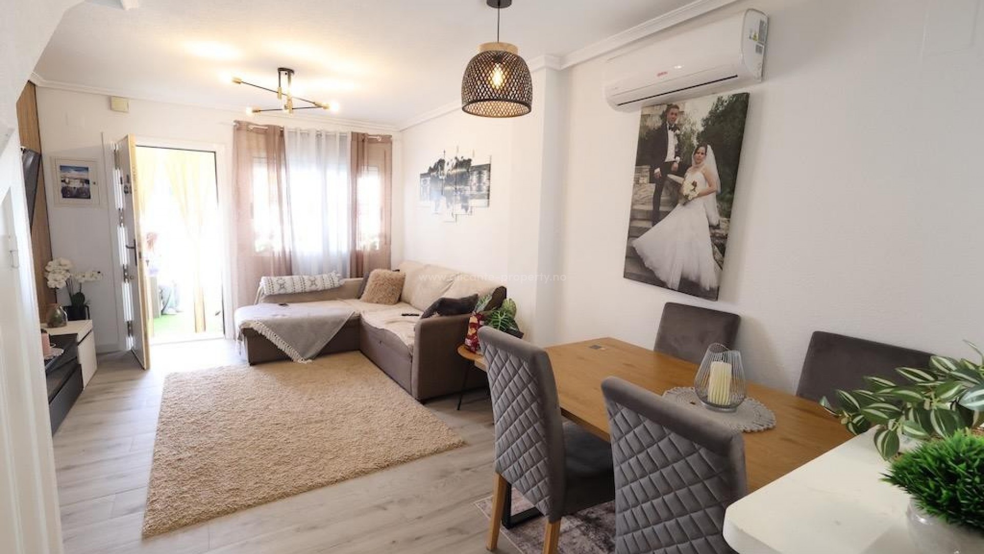 Bungalow in Torre De La Horadada