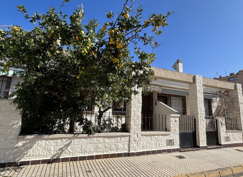 Bungalow in Torre De La Horadada