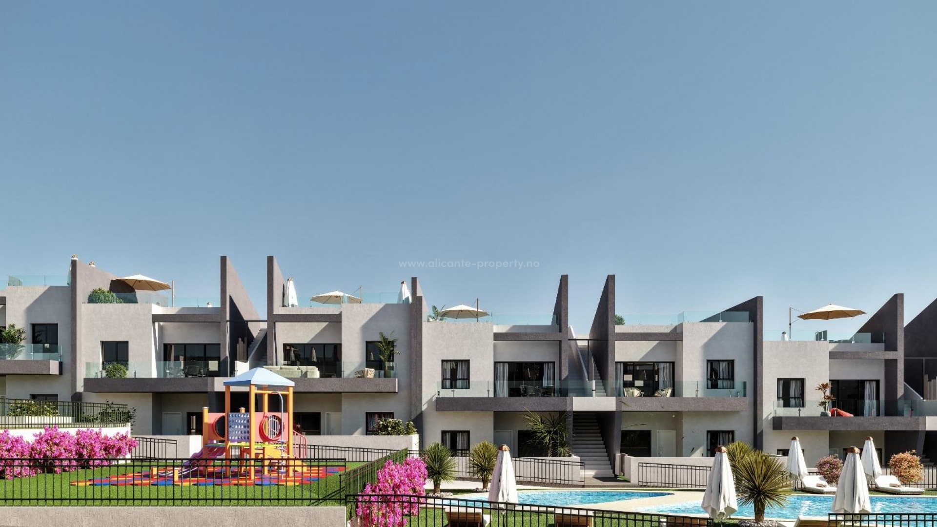 Bungalower/leiligheter i San Miguel del Salinas nær Torrevieja, 2 og 3 soverom, hage eller solarium. Inngjerdet med felles svømmebassenger og lekeplass