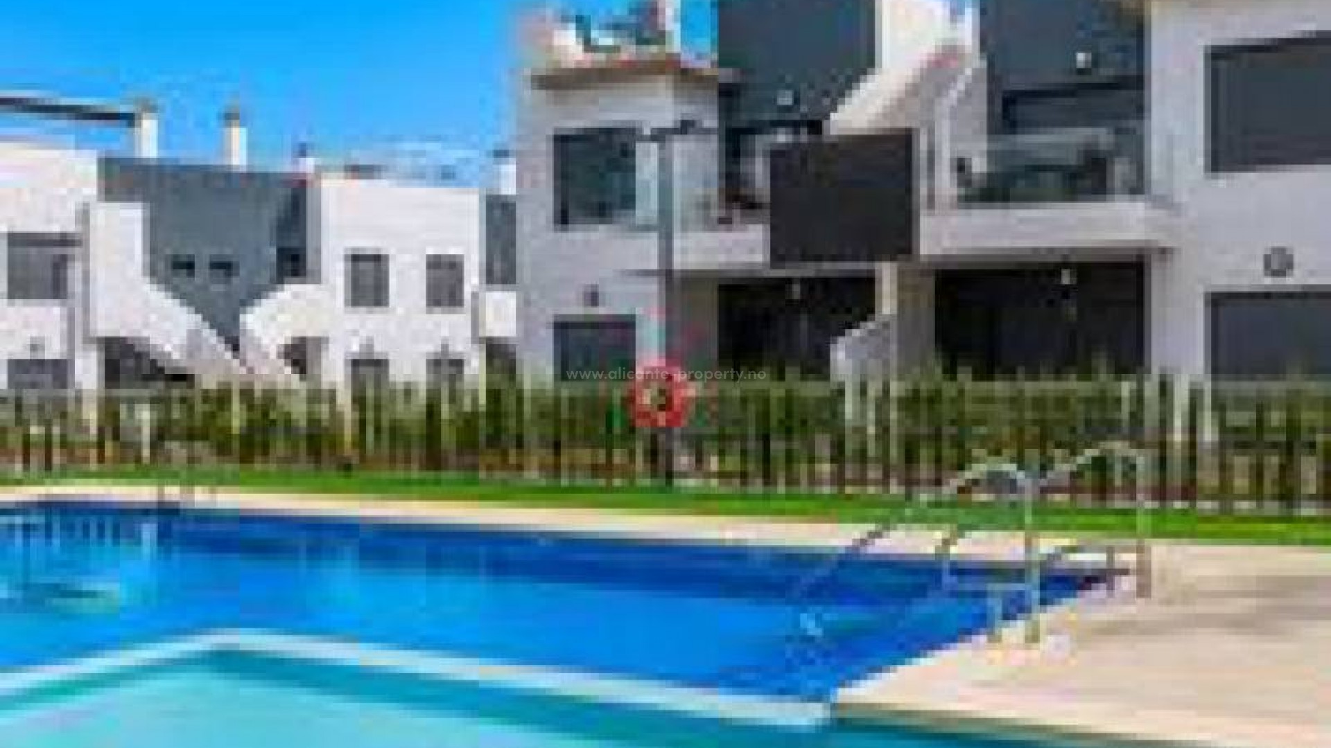 Bungalows available in NEW RESORT in Pilar de la Horadada with 2 bedrooms, 2 bathrooms and a shared pool. Furniture and white goods included.