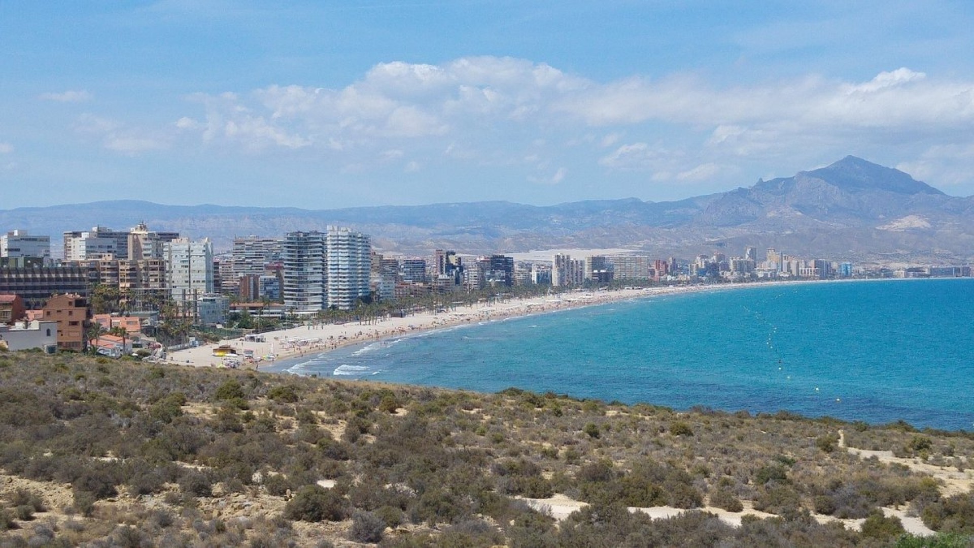 Buying flat in San Juan Alicante? Exclusive apartments with 1/2/3/4 bedrooms, 2 bathrooms. Fantastic common areas with swimming pool, gym and social club