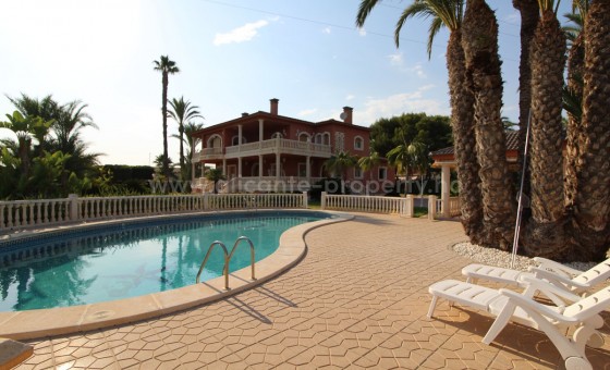 Casa de campo - Reventa - Elche -
                Valverde